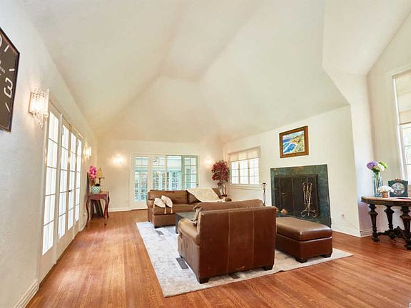 5th image of 4400 Woodleigh Ln