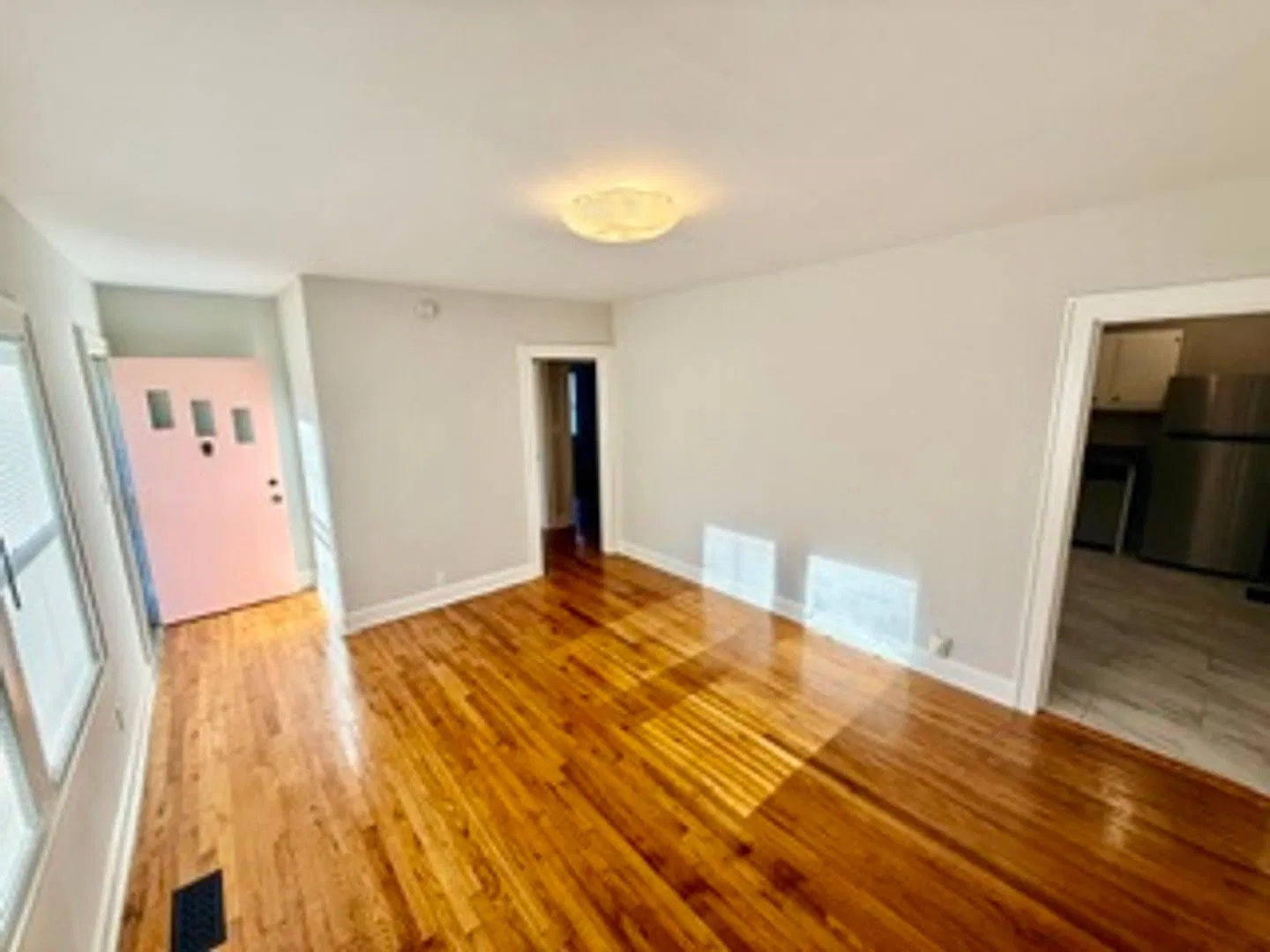 928 Hall St — Photo 4