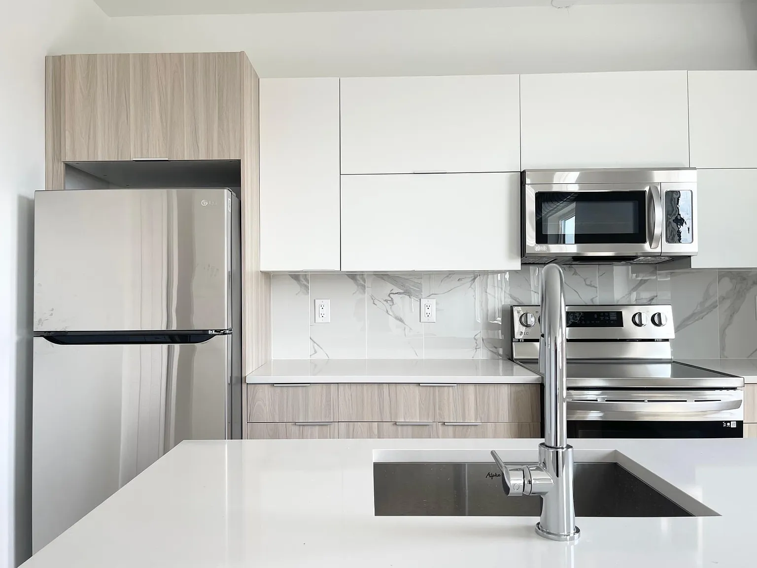 2 bed, 1050 sqft, $2,200 — Photo 1