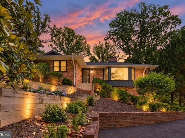 7207 Fort Hunt Rd, Alexandria, VA 22307