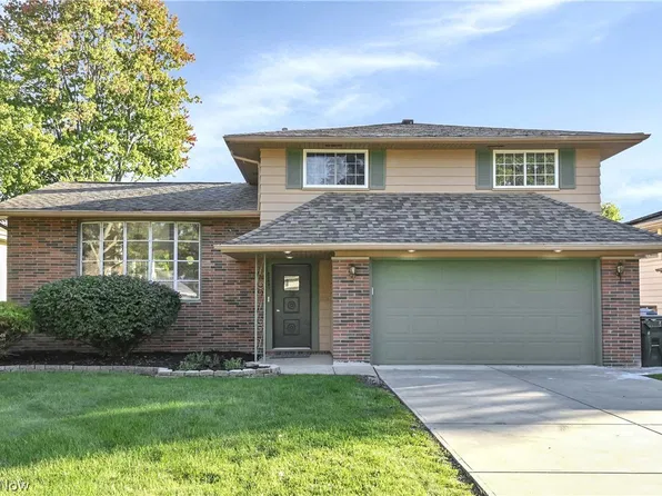 23451 Sharon Dr, North Olmsted, OH 44070