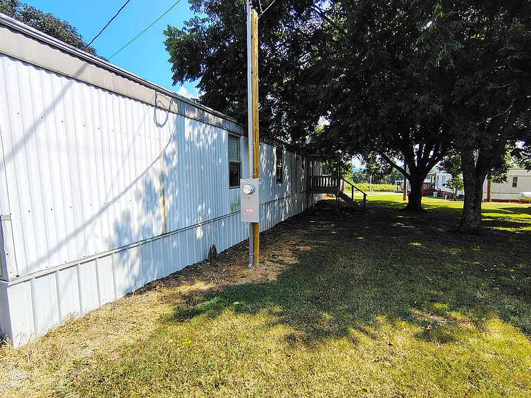 225 Community Dr #2 — Photo 18