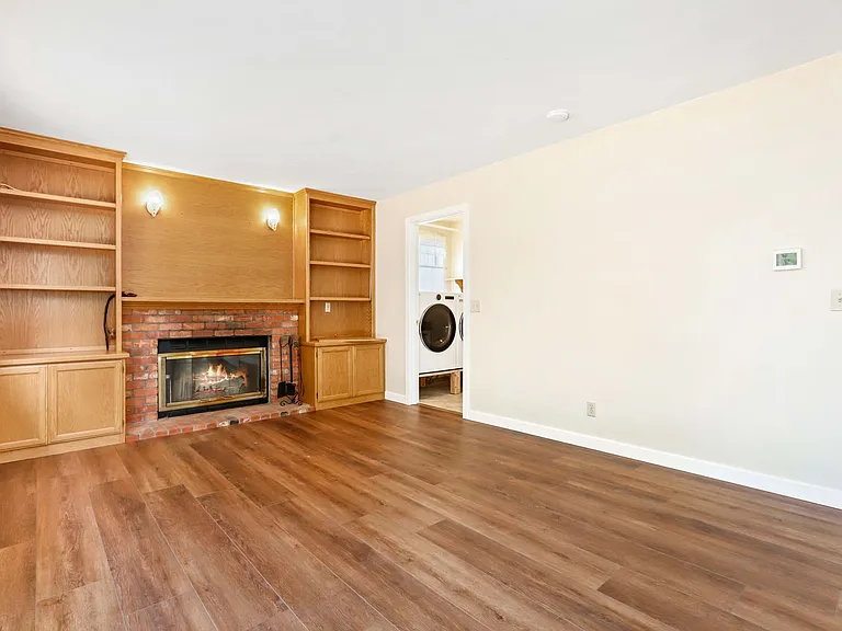 2535 Jones Ave NE — Photo 3