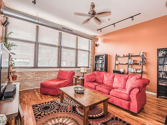 5th image of 1924 N Hubbard St APT 207