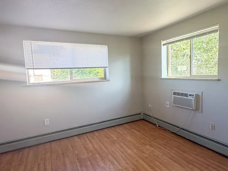 Jamaica Apartments — Photo 17
