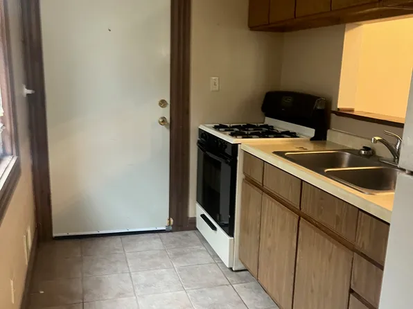 2225 S Kinnickinnic Ave #1, Milwaukee, WI 53207