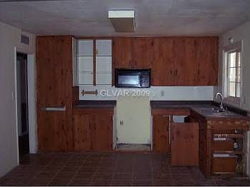 2nd image of 1330 Betty Ln