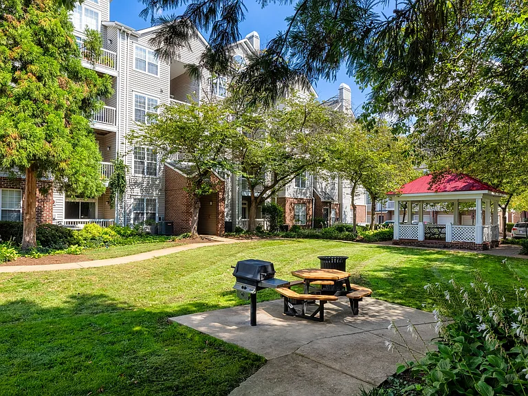 Cameron Court — Photo 34