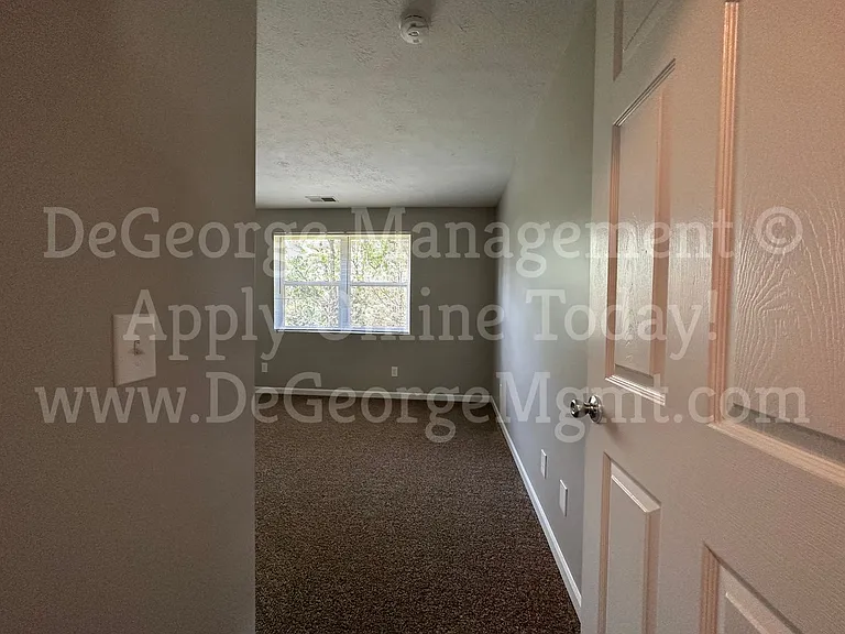 Burdick Estates Apartments — Photo 110