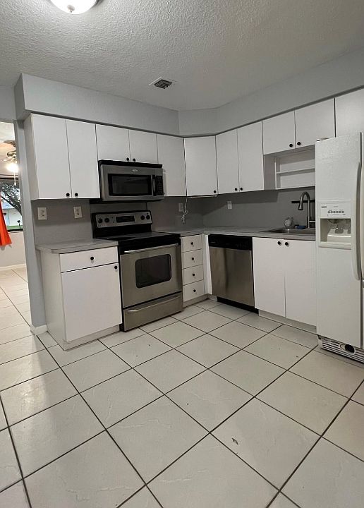 1st image of 5048 SW 92nd Ter