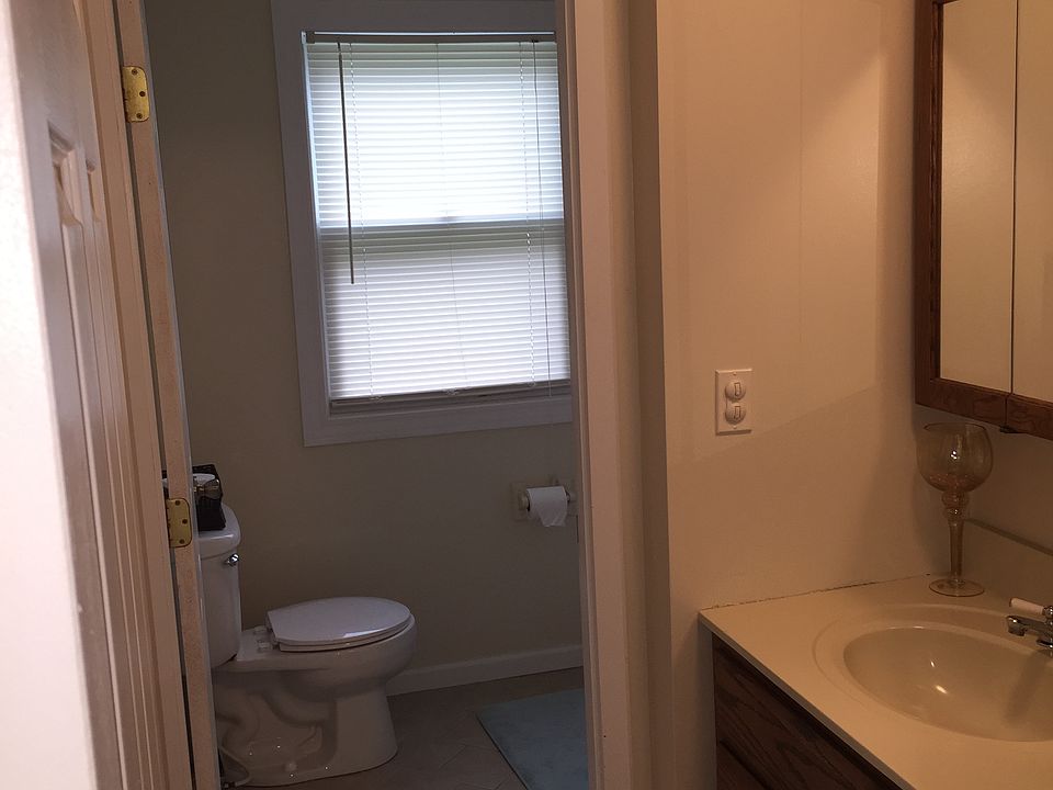 1st image of 119 N Braintree Dr