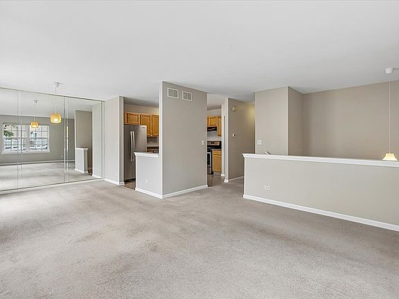 4th image of 271 Holiday Ln
