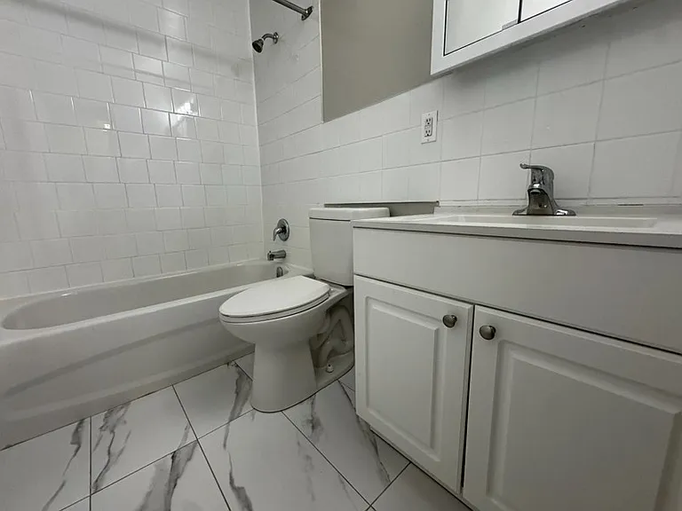 1051 Seneca Ave — Photo 16