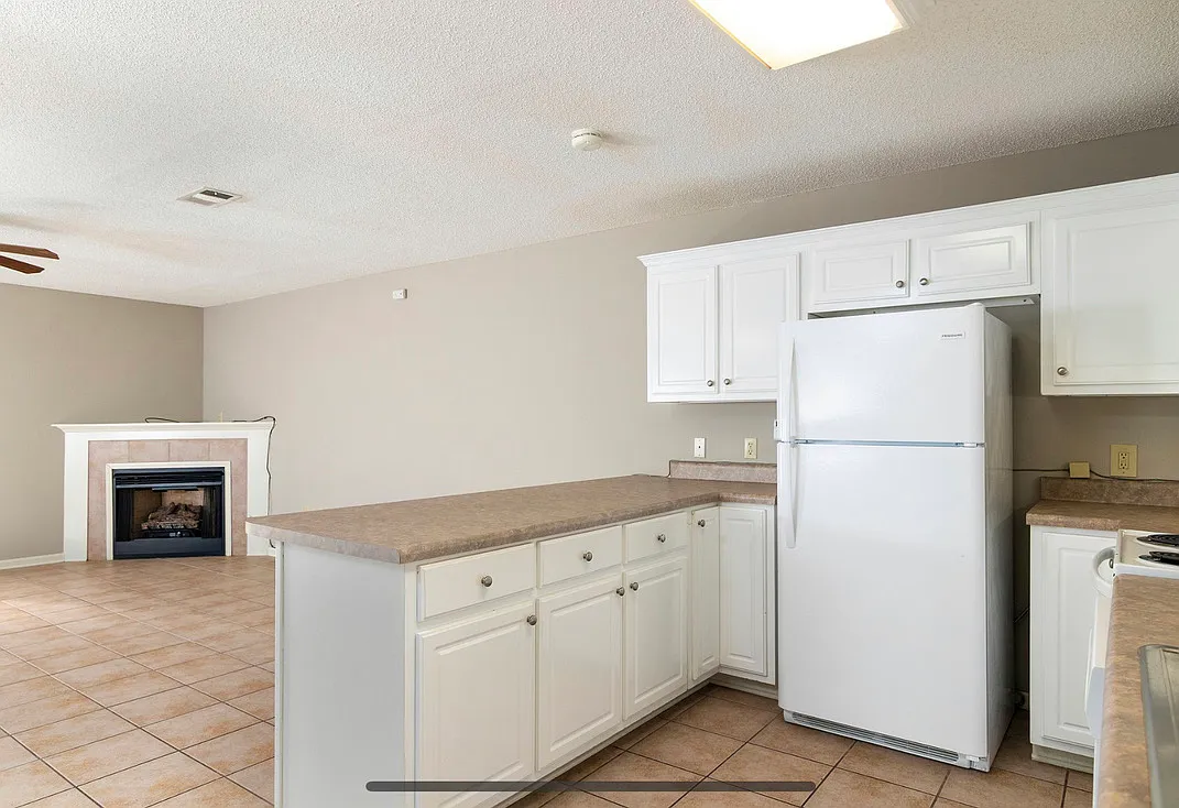 2 bed, 2.5 bath, 1110 sqft, $1,600 — Photo 3