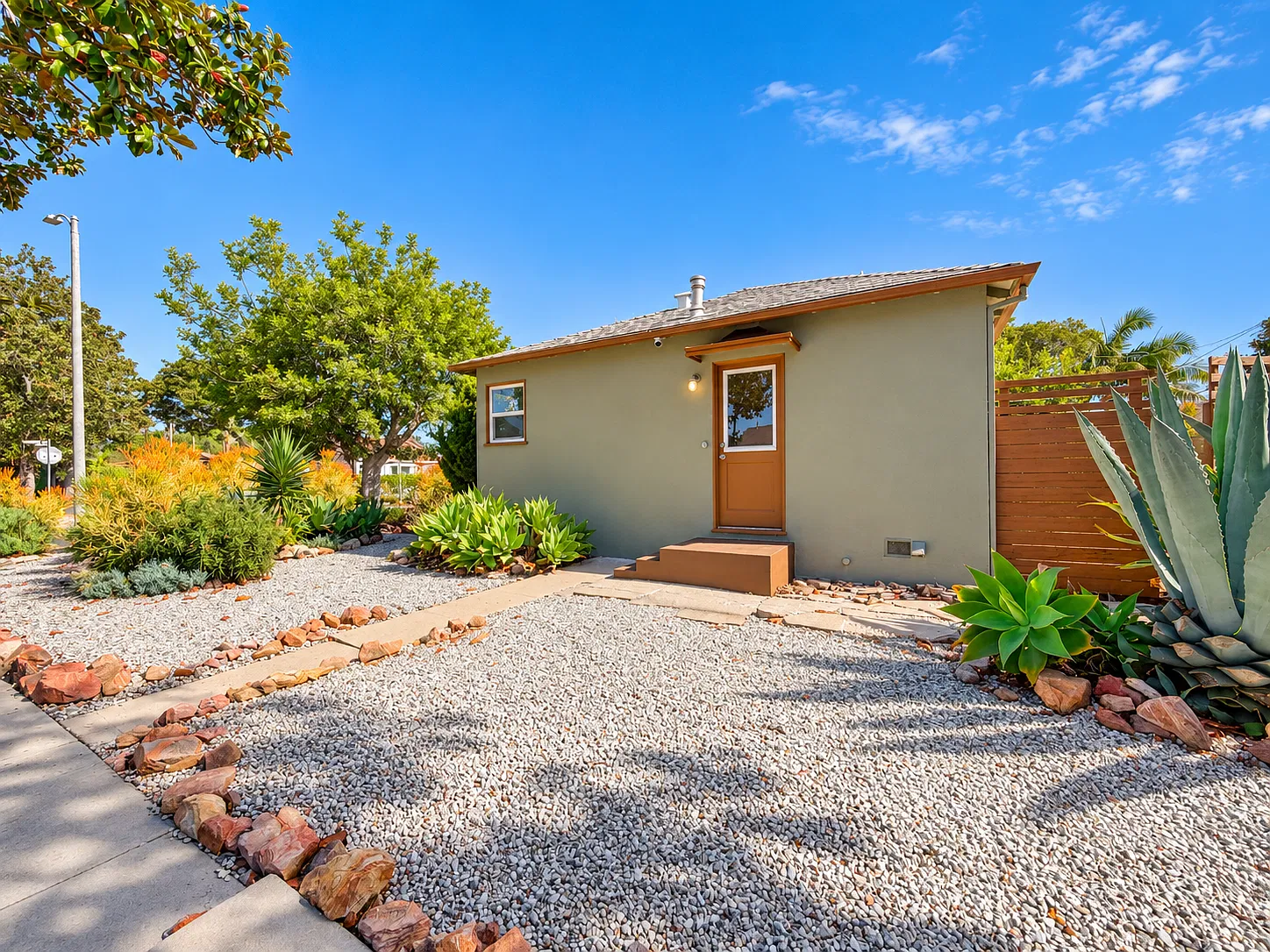 3 bed, 1300 sqft, $5,500 — Photo 3