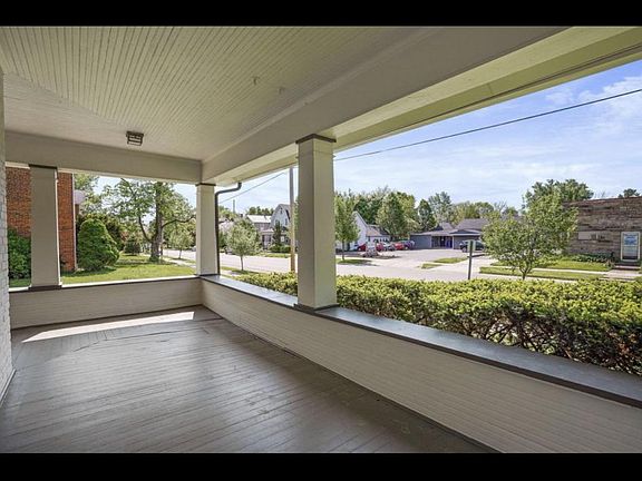 2nd image of 118 W Lincoln Ave