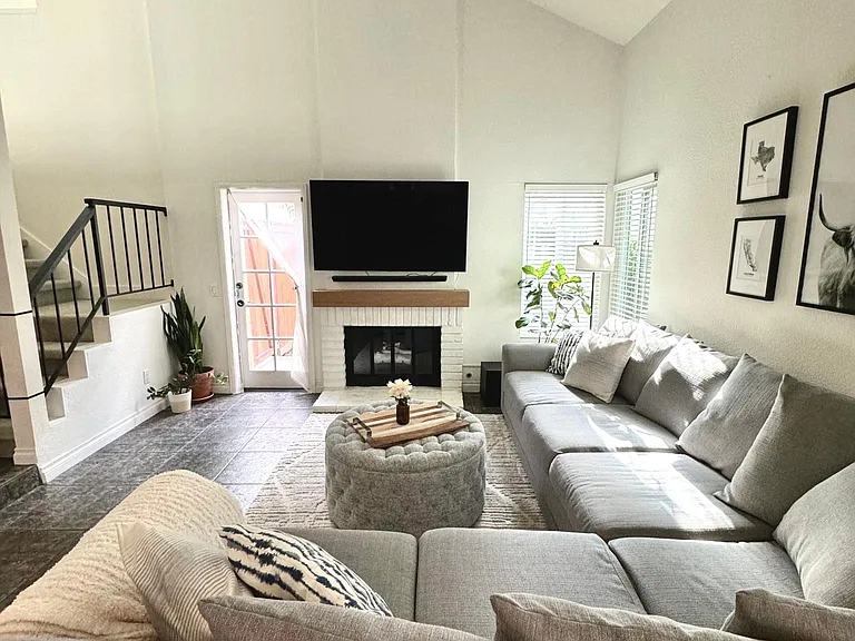 117 E Wilson St #B — Photo 4