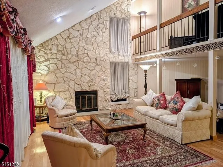 50 Kingsberry Dr — Photo 4