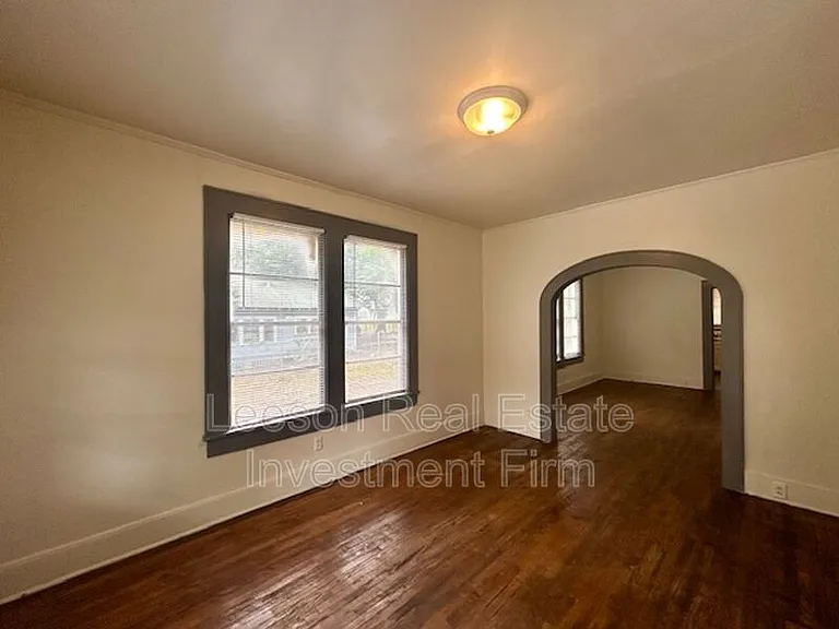 3022 Lillian St — Photo 2