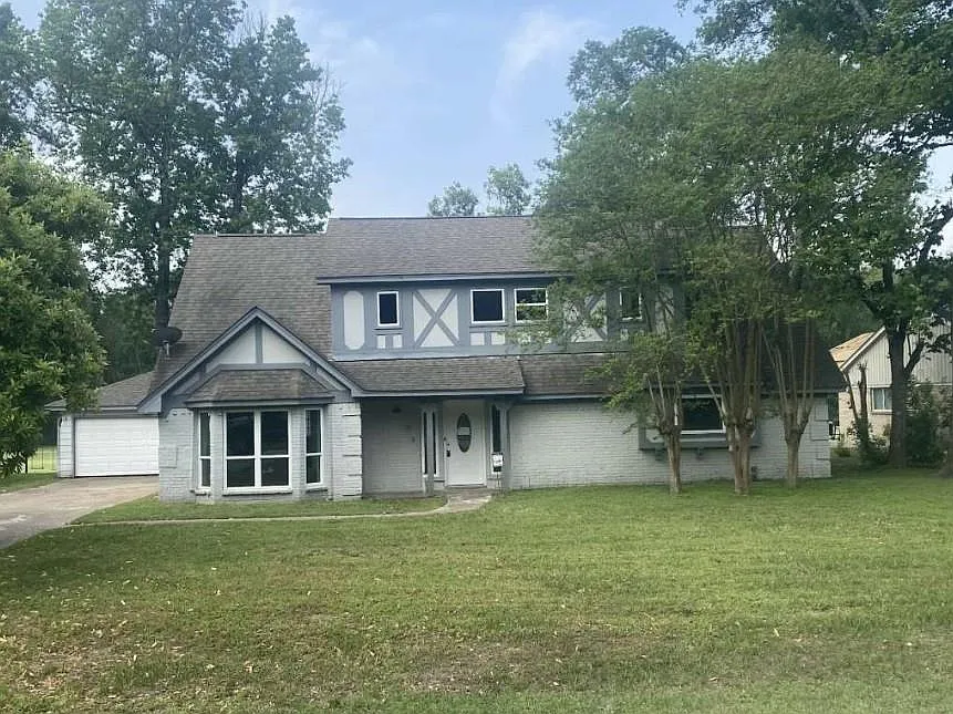 4 bed, 2.5 bath, 2453 sqft, $2,499 — Photo 1