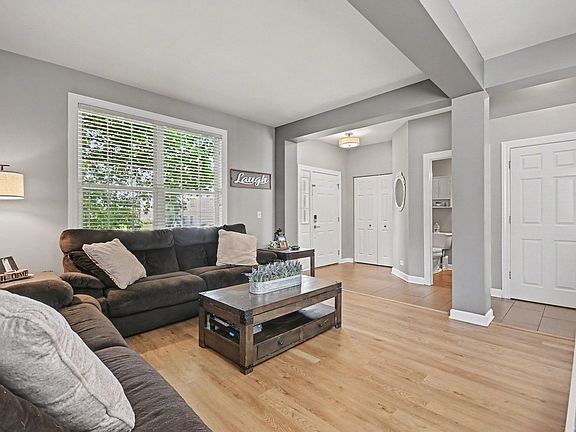 3rd image of 633 Briarcliff Dr