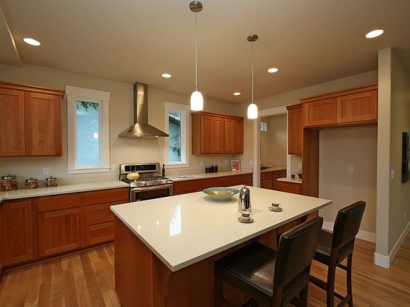 3rd image of 11539 17th Ave NE