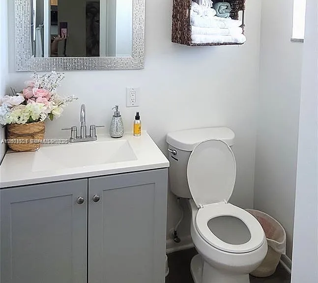 2200 Park Ln #302 — Photo 9