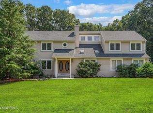 2 Tall Oaks Ct, Farmingdale, NJ 07727