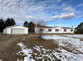 1543 E Sixteen Mile Rd, Mesick, MI 49668