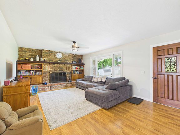 4th image of 283 Wyandotte Dr
