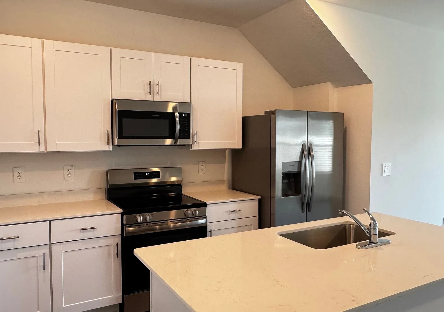 Stunning Brand-New Townhome for Rent in Marion Ranch, Internet, Trash & Lawn Care Included! — Photo 3