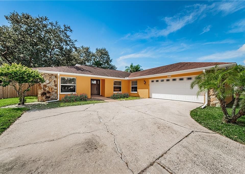 1st image of 2913 Meadow Wood Dr