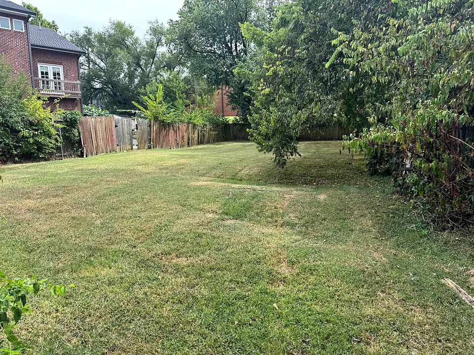 2nd image of 1211 Hawkins St