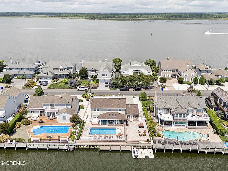 242 Curtis Point Dr — Photo 39