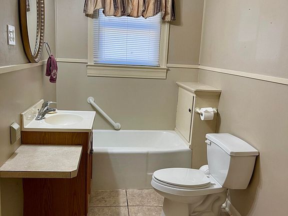 4th image of 609 Everette St