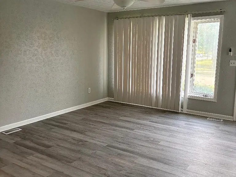 365 Tradewind Ct — Photo 12