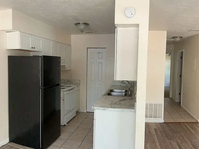 7129 SW 45th Pl — Photo 3