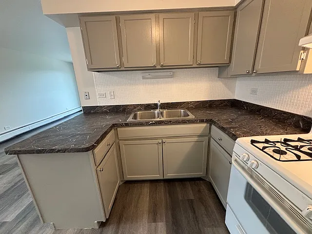 2 bed, 950 sqft, $1,550 — Photo 3