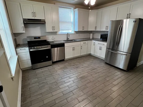 1907 Harvey Ave #1, Berwyn, IL 60402