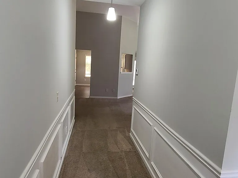 1593 Queen Elizabeth Dr — Photo 14