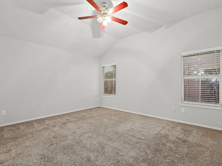 1534 Sleepy Hollow Dr — Photo 15