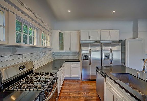 2nd image of 2113 Oak St #2113