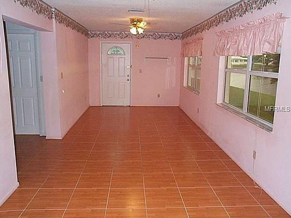 3rd image of 9827 Mainlands Blvd E
