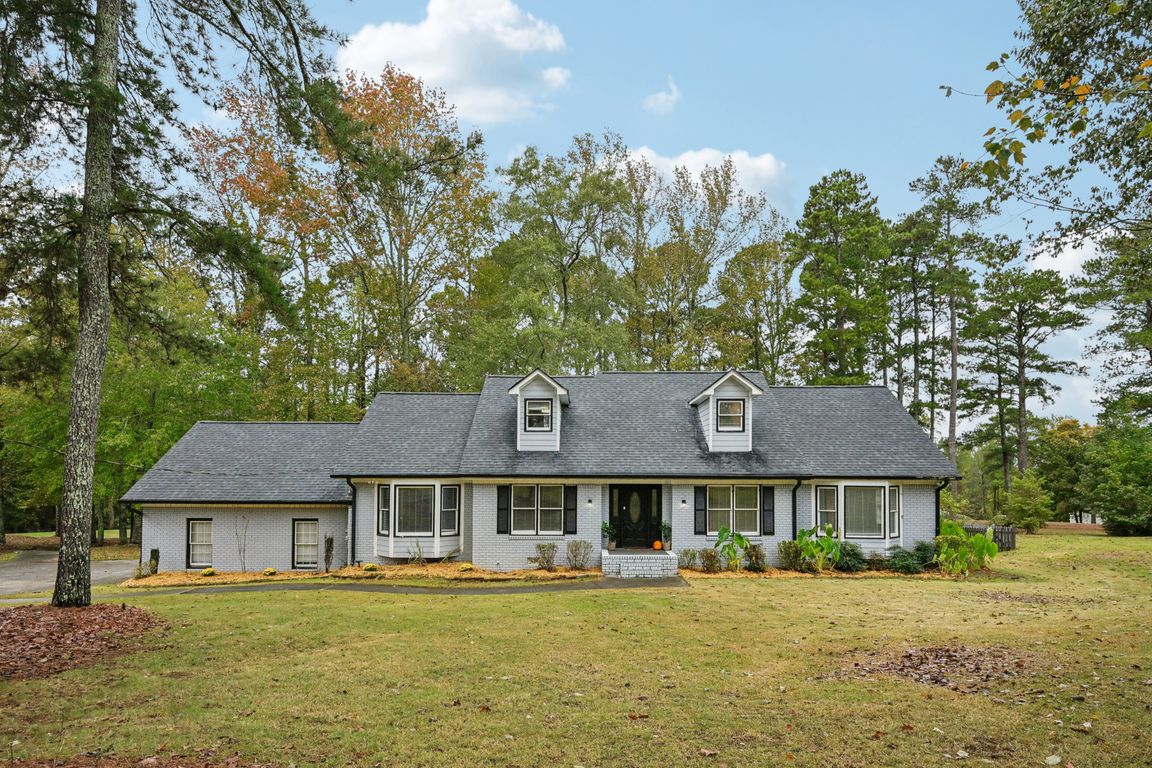 N Mitchell Ct-S2910-001.jpg