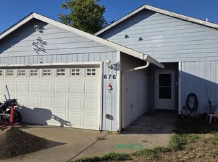 676 58th St, Springfield, OR 97478