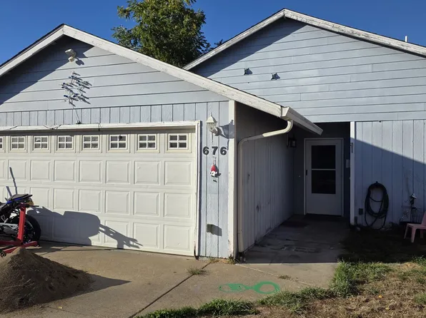 676 58th St, Springfield, OR 97478
