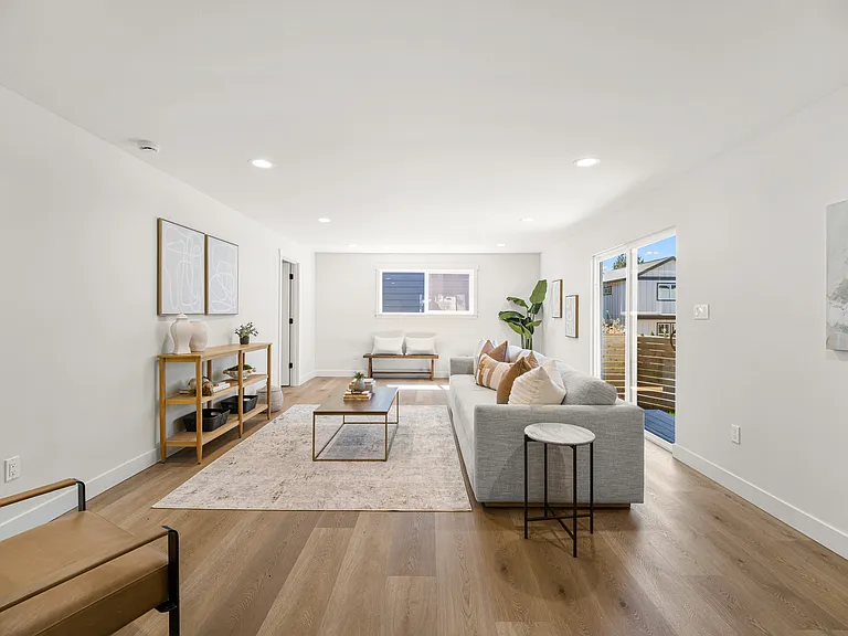 515 NE 123rd St — Photo 17