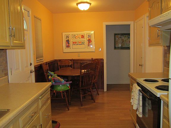 eat in updated kitchen