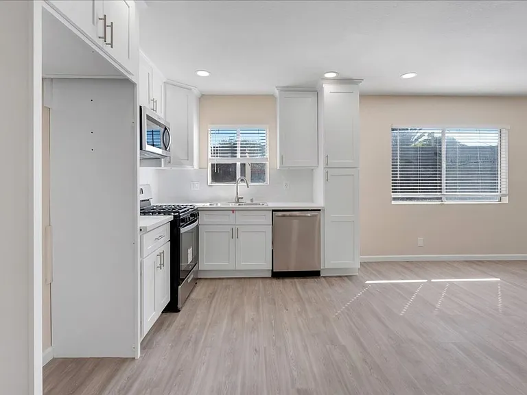 Brookside Apartments — Photo 43