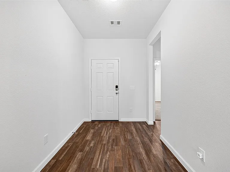 1024 Banyon Tree Ln — Photo 7